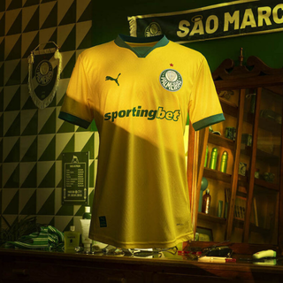 Palmeiras 202526 third jersey by Puma in yellow with green details, displayed in the club’s themed room with São Marcos tribute.