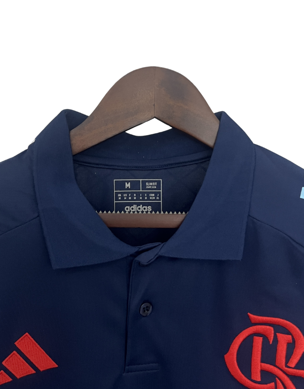 Polo Flamengo, Camisa Treino Flamengo, Flamengo 2025, Flamengo 25/26 Treino, Manto Flamengo, Polo CRF, Treino Mengão, Uniforme Flamengo, Flamengo Oficial Treino, Camisa azul Flamengo, Polo Flamengo azul marinho