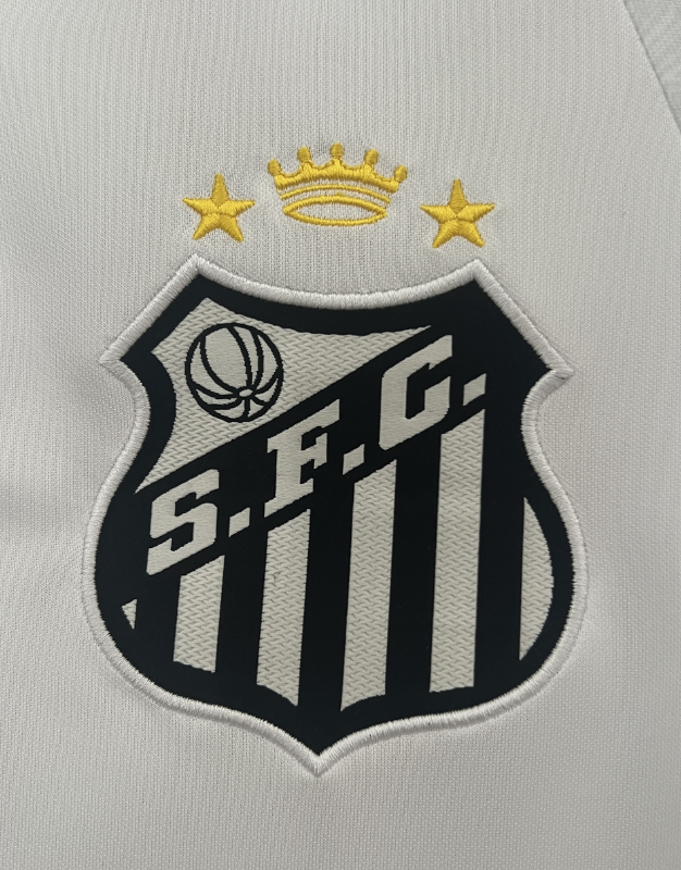 camisa-Santos-alvinegro-praiano-vilabermiro-home-i-branco-preto-neymar-neymarjr-njr-pele-meninosdavila-umbro-torcedor-jogador-24-25-11