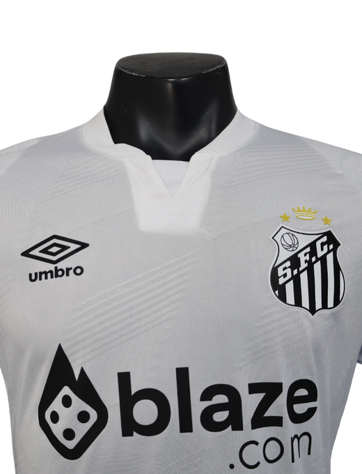 camisa-Santos-alvinegro-praiano-vilabermiro-home-i-branco-preto-neymar-neymarjr-njr-pele-meninosdavila-umbro-torcedor-jogador-24-25-2