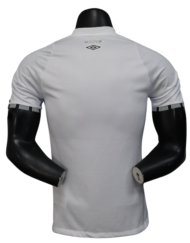 camisa-Santos-alvinegro-praiano-vilabermiro-home-i-branco-preto-neymar-neymarjr-njr-pele-meninosdavila-umbro-torcedor-jogador-24-25-6