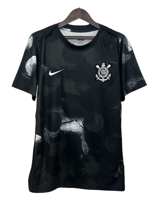 camisa-corinthians-prematch-i-preto-black-branco-preto-memphis-yuri-fiel-timao-coringao-newquimica-itaquerao-newquimicaarena-itaquera-nike-torcedor-jogador-24-25-3
