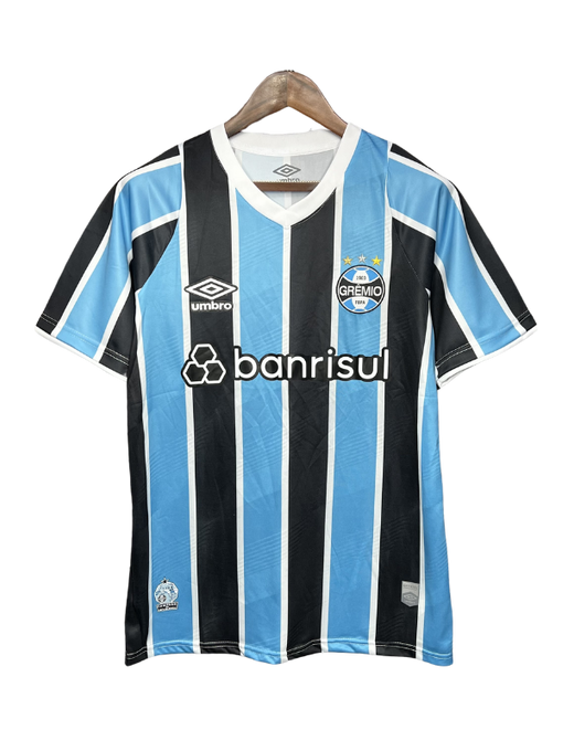 camisa-gremio-grêmio-tricolor-home-i-azul-preto-suarez-ArenadoGremio-rs-riograndedosul-umbro-torcedor-jogador-24-25-1