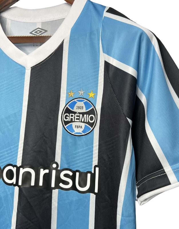 camisa-gremio-grêmio-tricolor-home-i-azul-preto-suarez-ArenadoGremio-rs-riograndedosul-umbro-torcedor-jogador-24-25-6
